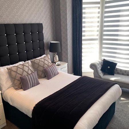Aaron Hotel Southport Buitenkant foto