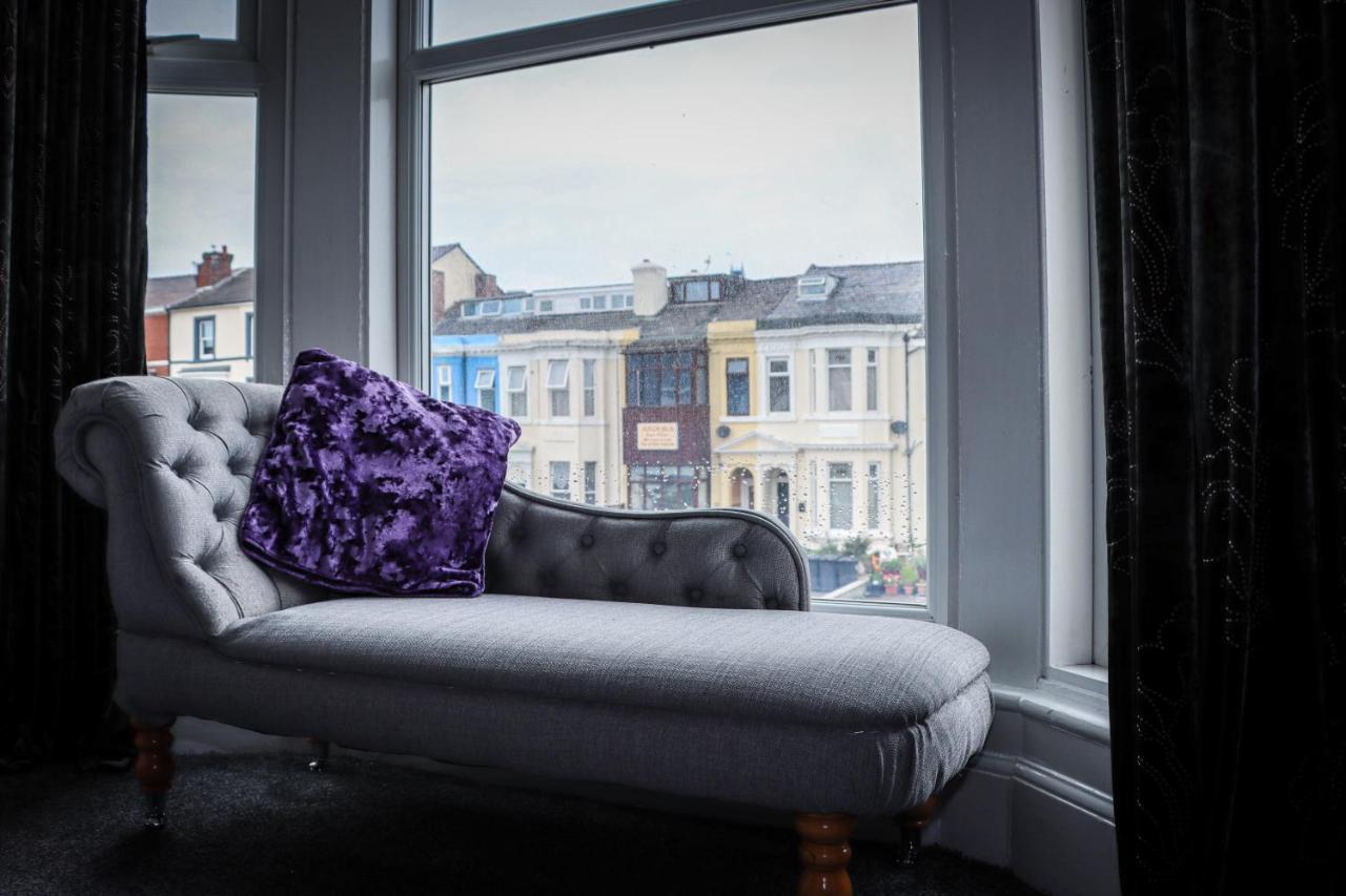 Aaron Hotel Southport Buitenkant foto