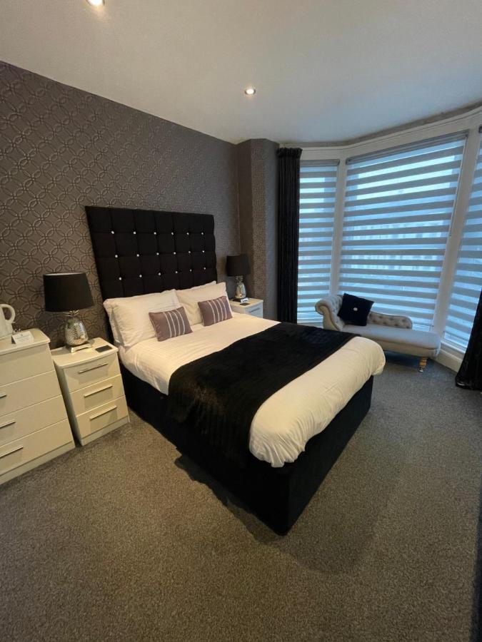 Aaron Hotel Southport Buitenkant foto