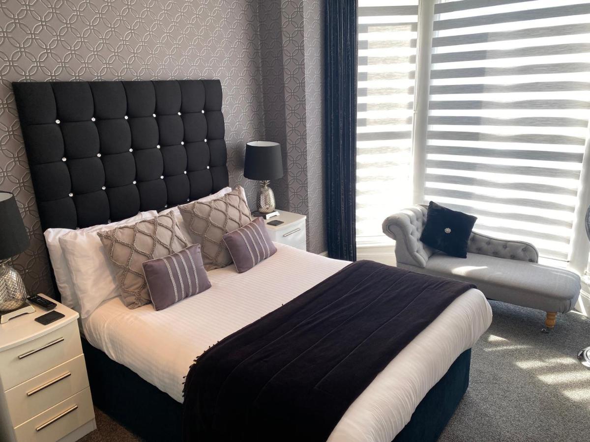 Aaron Hotel Southport Buitenkant foto