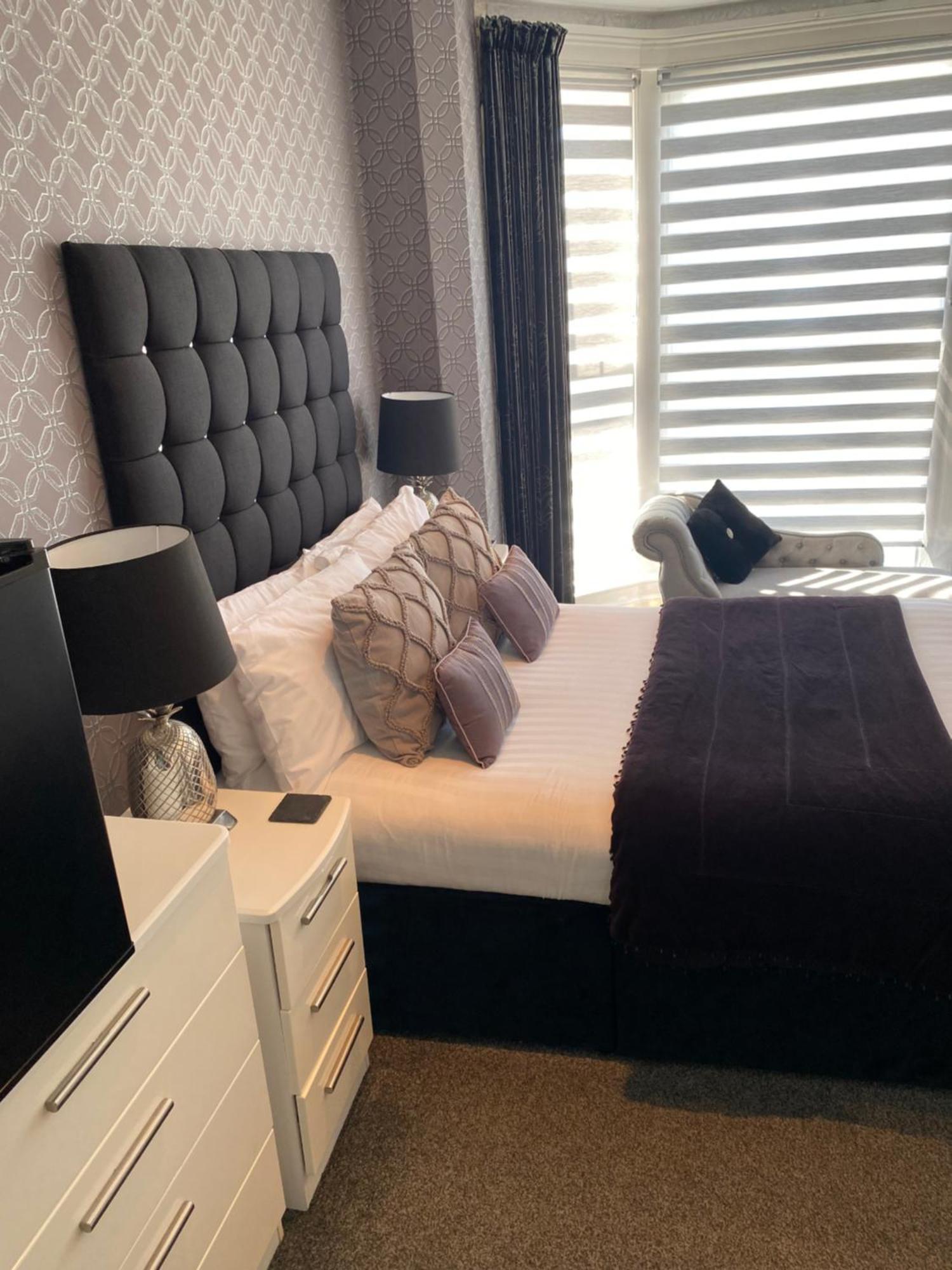 Aaron Hotel Southport Buitenkant foto