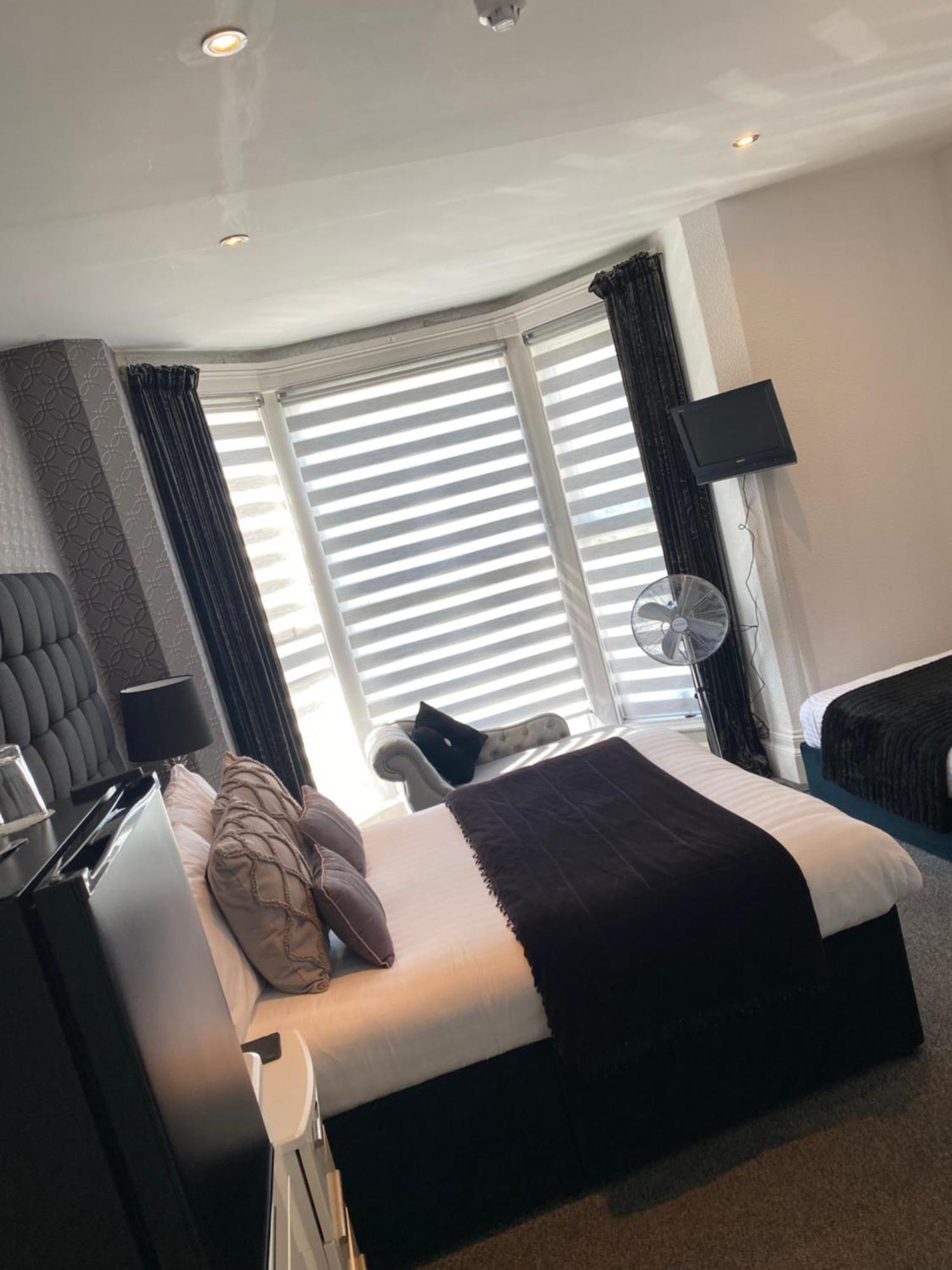 Aaron Hotel Southport Buitenkant foto