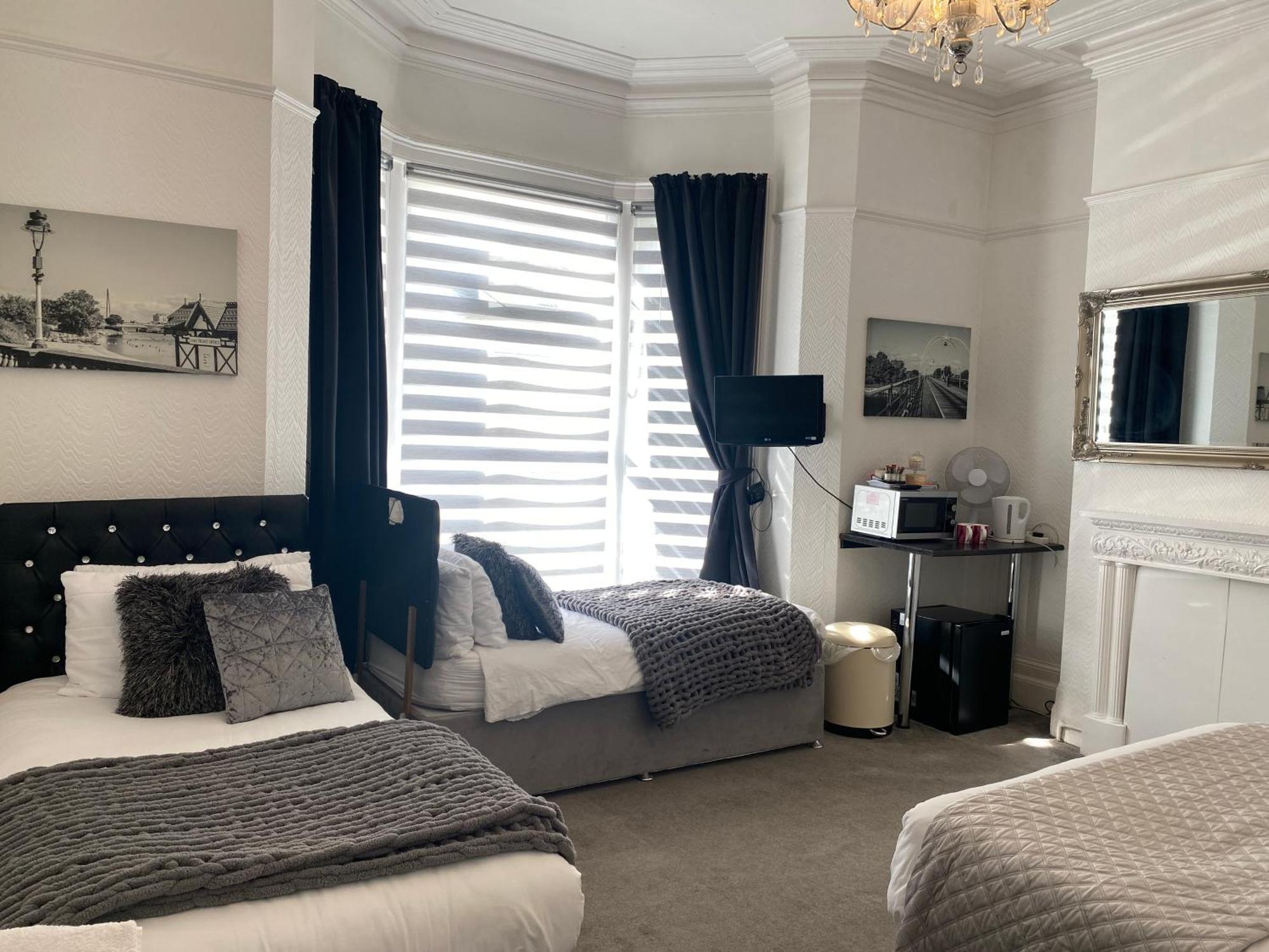 Aaron Hotel Southport Buitenkant foto