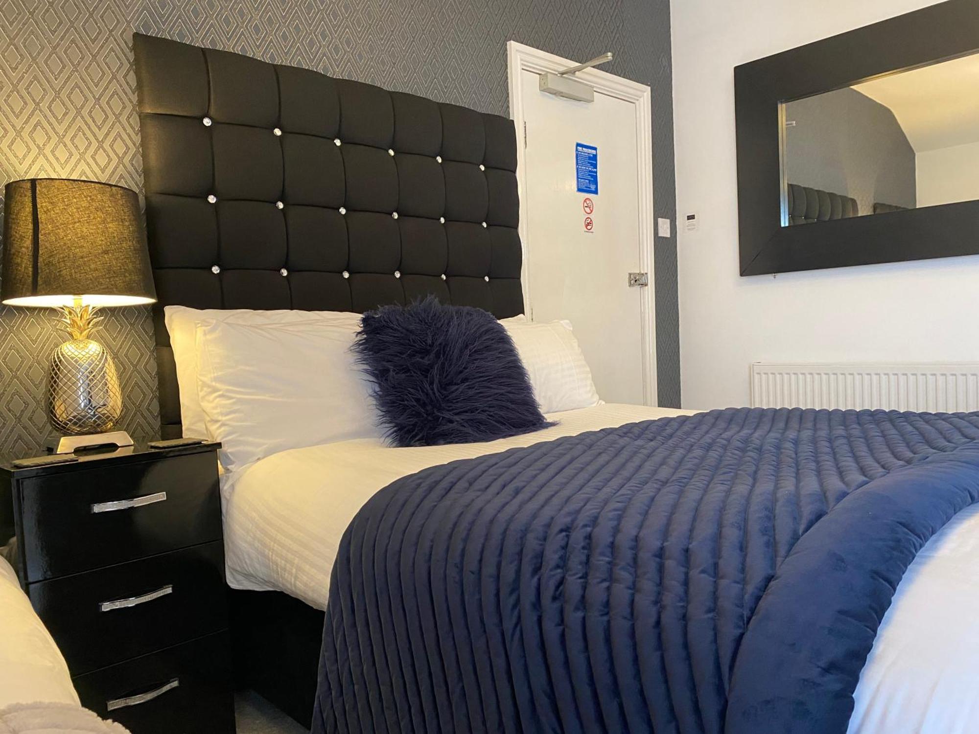 Aaron Hotel Southport Buitenkant foto