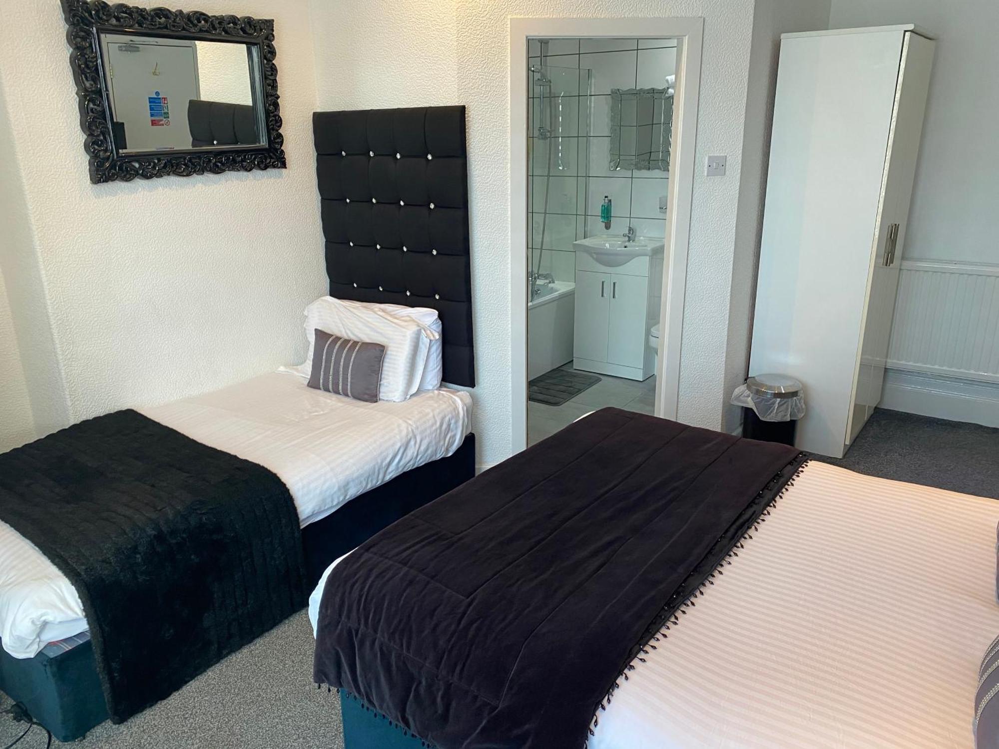 Aaron Hotel Southport Buitenkant foto