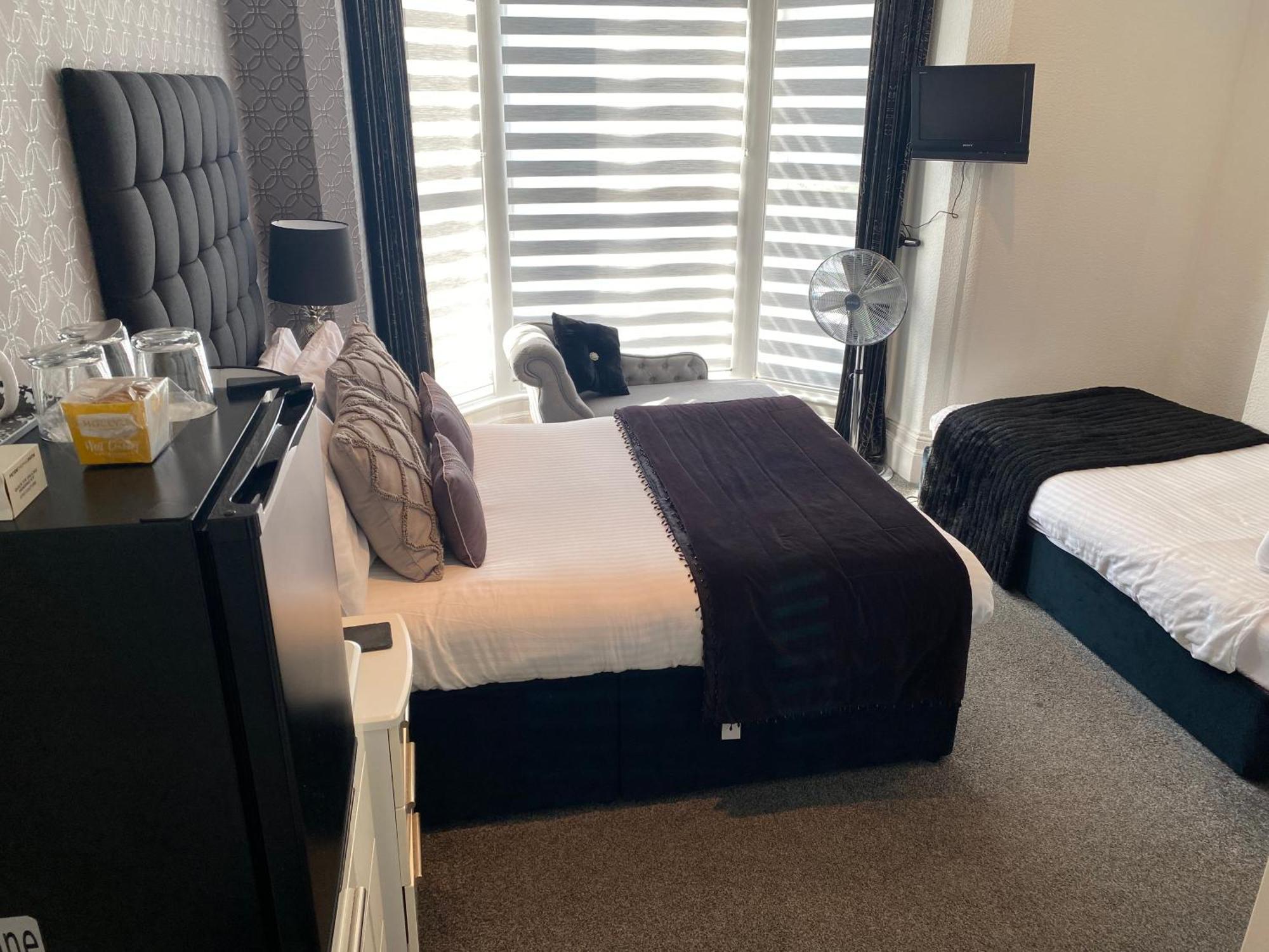 Aaron Hotel Southport Buitenkant foto