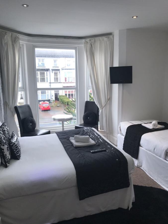 Aaron Hotel Southport Buitenkant foto