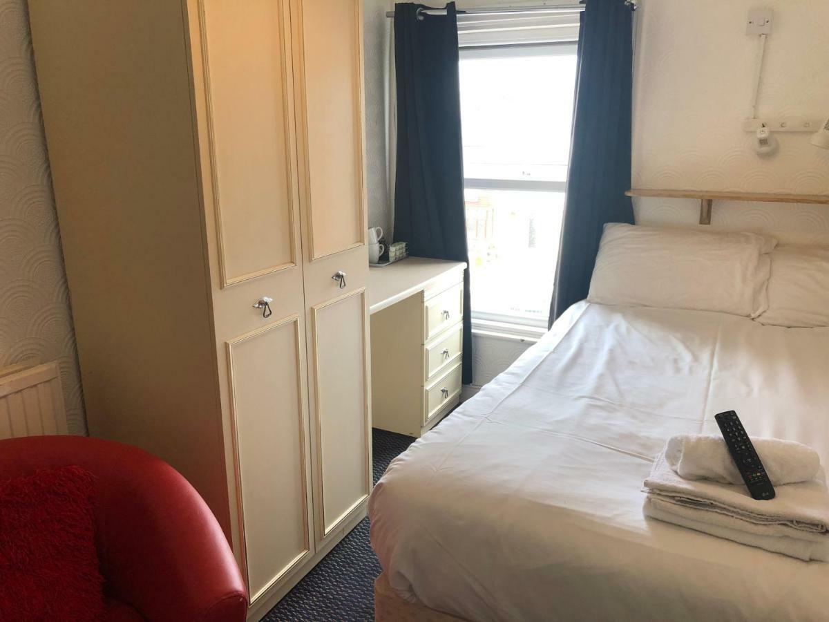 Aaron Hotel Southport Buitenkant foto